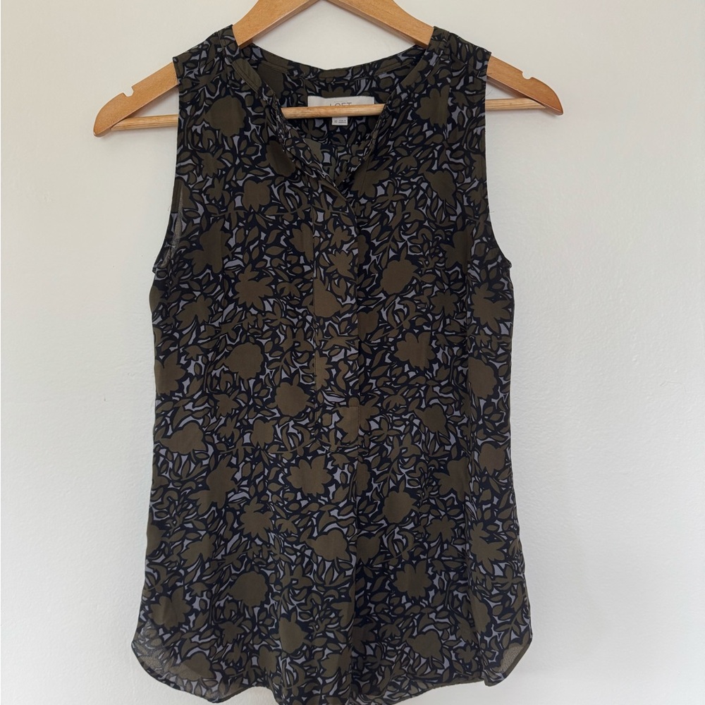 Black and Green Sleeveless Top